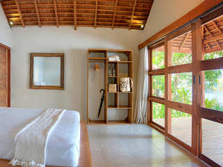 kimatisierter Steinbungalow mit King-Size-Bett 