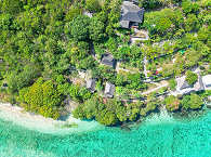 Blick auf das Alor Tanapi Dive Resort 