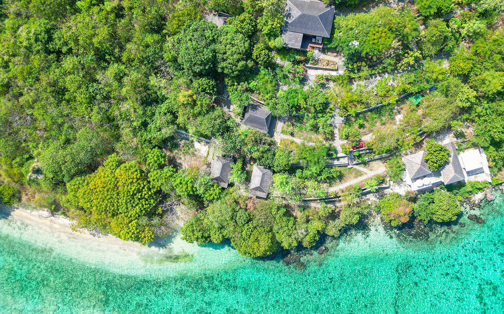 Blick auf das Alor Tanapi Dive Resort 