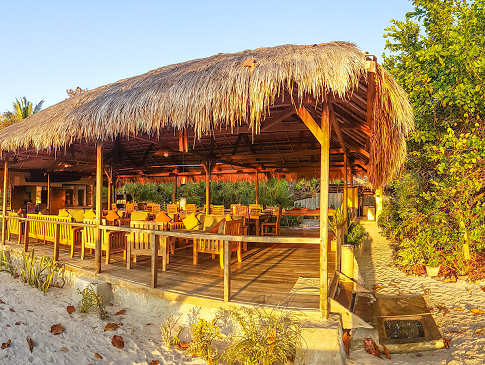 Offenes Haupthaus im Alor Divers Eco Resort 