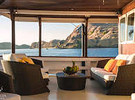 Hauptdeck der MV Ambai mit Zugang zum Sonnendeck 