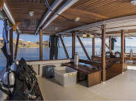 Tauchdeck der MV Ambai 