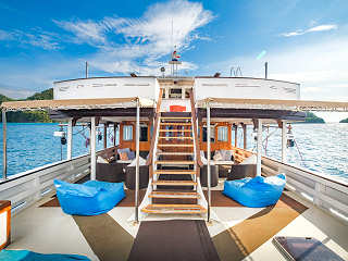 Sonnendeck auf der Ambai Indonesien 