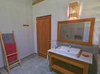 Badezimmer eines Deluxe Bungalows 