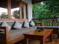 Veranda eines Deluxe Bungalows 