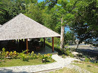 Haupthaus des Tauchresorts 
