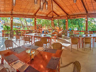 Restaurant im Magic Ocean Dive Resort 