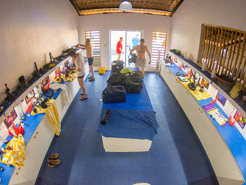 Kameraraum der Tauchbasis des Buceo Anilao 