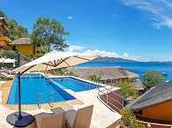 Die Pools des Buceo Anilao Dive Resort 