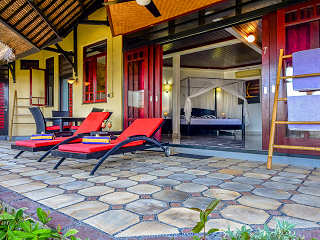 Terrasse eines Zimmers im Haupthaus 