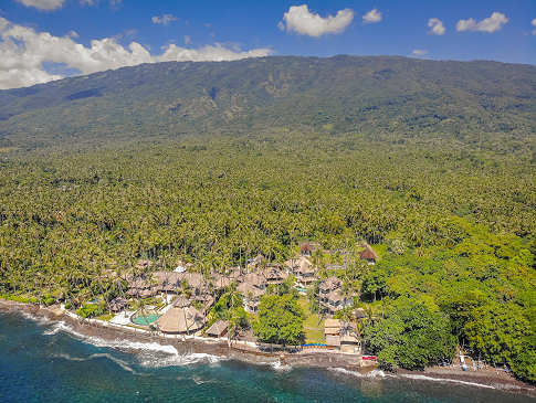Blick auf das Resort direkt am Wasser 