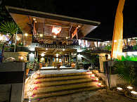 Haupthaus bei Nacht 