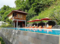 Pool hinter dem Haupthaus 
