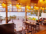 Restaurant mit Blick über die Straße von Lembeh 