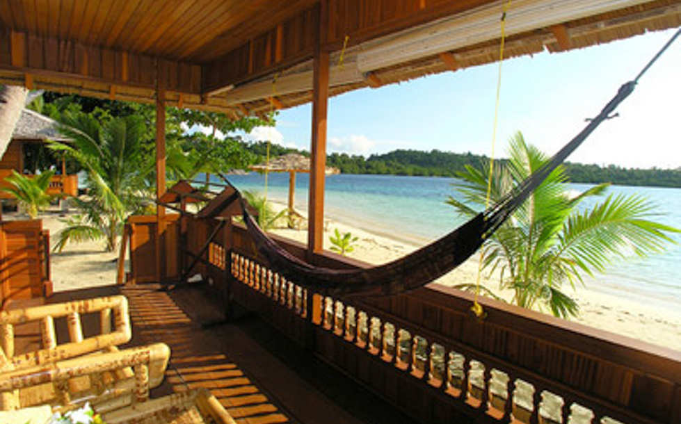 Entspannen mir Blich aufs Meer – Blue Bay Divers Resort 