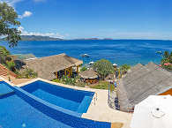 Die Pools des Buceo Anilao Dive Resort 