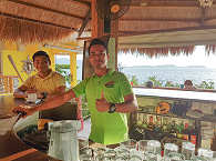 Sunset Bar des Buceo Anilao Resort Luzon 