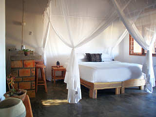 Doppelbett Zimmer im Blu@Tofo – Tofo Beach, Mosambik  