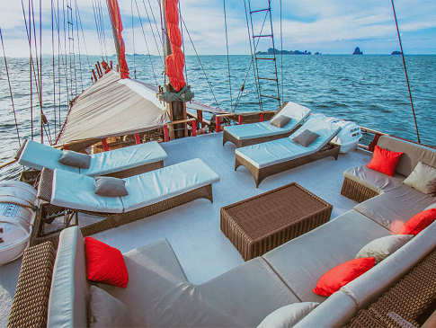 Sonnendeck – Safariboot Raja Ampat 