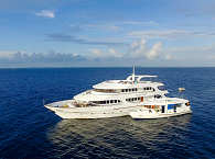 Carpe Diem Maldives mit ihrem Tauch-Dhoni 