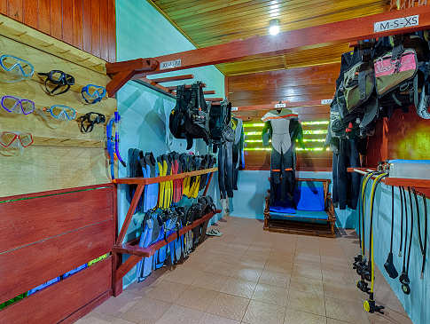 Equipment-Raum der Tauchbasis 