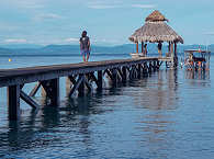 Jetty des Tauchresorts im Südwesten Bangkas 