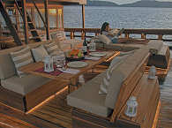 vor dem Salon am Hauptdeck 