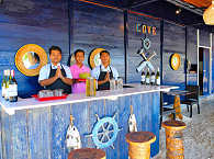 Strandbar im Cove Eco Resort Raja Ampat 