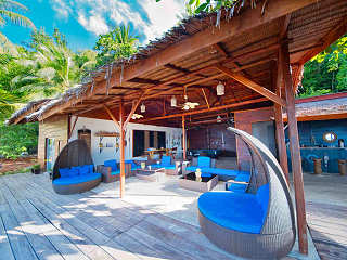 Offener Gemeinschaftsbereich und Restaurant des Cove Eco 
