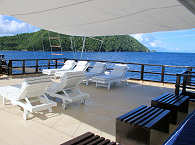 Sonnendeck der Dewi Nunsantara · Tauchsafaris Raja Ampat 