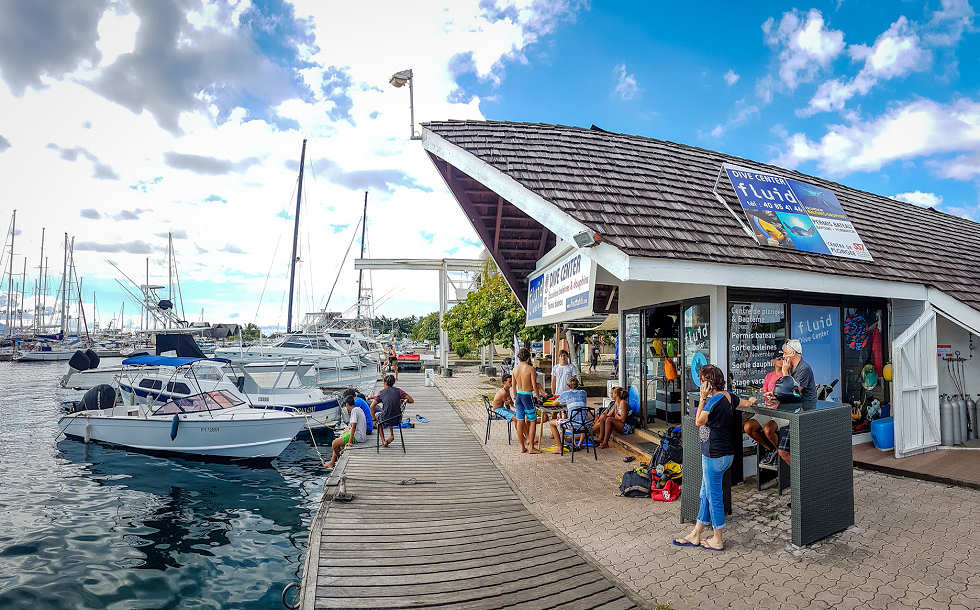 Fluid Tahiti Dive Center im Hafen Taina in Punaauia  