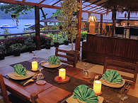 Restaurant mit Blick über die Lembeh Strait 
