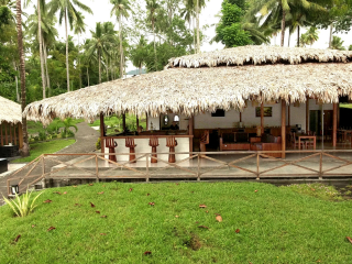 Restaurant und Bar des Dive into Lembeh 