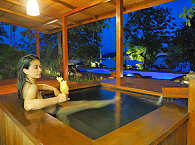 Japanisches Onsen eines der beiden Bungalows am Pool 
