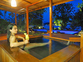 Japanisches Onsen eines der beiden Bungalows am Pool 