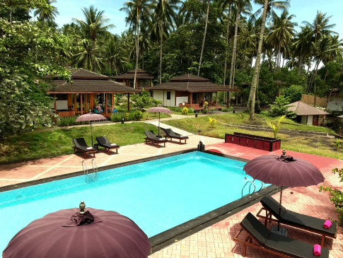 Poolbereich des Dive into Lembeh Sulawesi 