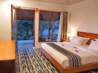 eines der drei Gästezimmer im neuen Longhouse 