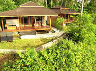 Bungalows mit Parnorama-Blick über die Lembeh Strait 