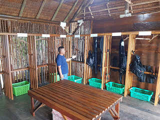 Equipmentraum im Waiwo Dive Resort 
