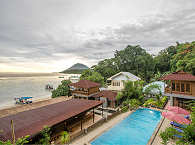 Blick zur Vulkaninsel Manado Tua 