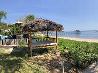 Balen und Strand des Kalimaya Dive Resort 