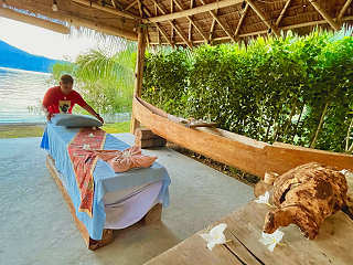Massagehäuschen am Strand des Tauachresorts 