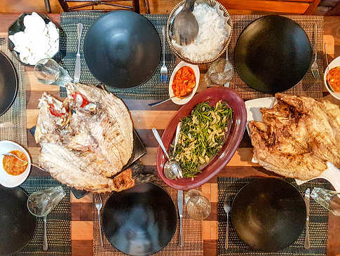 Safariboot Duyung Baru, Indonesien – Dinner/Abendessen 