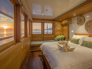 Oberdeck-Kabine mit Doppelbett · Safariboot Harmoni 