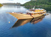 Liveaboard Harmoni in Raja Ampat · Tauchsafaris Indonesien 