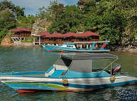 Tauchboote am Dive Resort Lembeh 