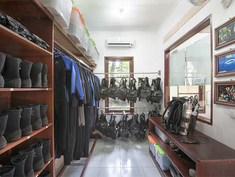 Equipmentraum der Tauchbasis 
