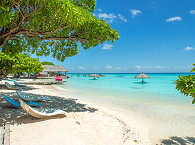 Am feinen Sandstrand der Lagune von Fakarava – Havaiki Lodge 