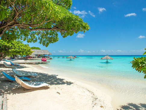Am feinen Sandstrand der Lagune von Fakarava – Havaiki Lodge 