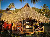 Strohgedeckter Superior Lagoon Bungalow 